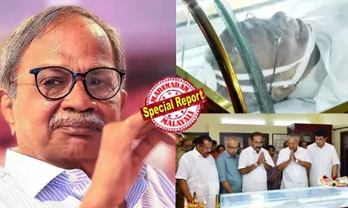 എം.ടിക്ക് വിട നല്‍കാനൊരുങ്ങി കേരളം; അന്ത്യാഞ്ജലി അര്‍പ്പിക്കാന്‍ സിതാരയിലേക്ക് ഒഴുകിയെത്തി ആയിരങ്ങള്‍; സ്മൃതിപഥത്തില്‍ സംസ്‌കാര ചടങ്ങുകള്‍ അഞ്ചു മണിക്ക്; സാഹിത്യ തറവാട്ടിലെ കാര്‍ന്നോര്‍ക്ക് ഓര്‍മ പൂക്കളര്‍പ്പിച്ച് മലയാളികള്‍