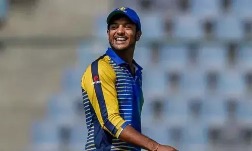 വിജയ് ഹസാരെ ട്രോഫി; മുന്നിൽ നിന്ന് നയിച്ച് മായങ്ക് അഗര്‍വാള്‍; ഒരു വിക്കറ്റ് ബാക്കി നിൽക്കെ ജയിക്കാന്‍ വേണ്ടത് 45 റണ്‍സ്; ക്യാപ്റ്റന്റെ ഒറ്റയാൾ പോരാട്ടത്തിൽ കര്‍ണാടകയ്ക്ക് അവിശ്വസനീയ ജയം