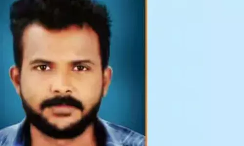 നിയന്ത്രണം വിട്ട ബുള്ളറ്റ് വൈദ്യുതി തൂണിൽ ഇടിച്ച് മറിഞ്ഞ് അപകടം; യുവാവിന് ദാരുണാന്ത്യം; കൂട്ടുകാരന്റെ നില അതീവ ഗുരുതരം; ദാരുണ സംഭവം മണ്ണഞ്ചേരിയിൽ