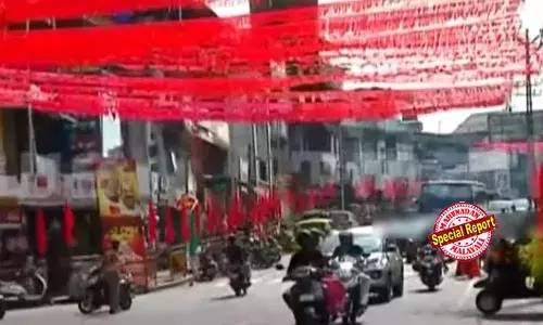 കോടതി നടപടികള്‍ സിപിഎമ്മിന് പുല്ലുവില; പത്തനംതിട്ട ജില്ലാസമ്മേളനത്തിന്റെ ഭാഗമായി റോഡ് കൈയേറി ബോര്‍ഡുകള്‍; തിരക്കേറിയ കോന്നി- മൂവാറ്റുപുഴ പ്രധാനപാതയുടെ ഇരുവശത്തും കാഴ്ച മറച്ച് കൊടിതോരണങ്ങള്‍