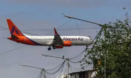 യാത്രക്കാരെ കയറ്റാതെ പോയി; നഷ്ടപരിഹാരം ചോദിച്ചപ്പോൾ നൽകിയില്ല; കാരണം കാണിക്കൽ നോട്ടീസ് അയച്ചപ്പോൾ പരുങ്ങി; ആകാശ എയറിന് 10 ലക്ഷം പിഴ ചുമത്തി; കടുത്ത നടപടിയെടുത്ത് ഡിജിസിഎ