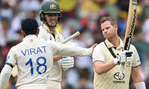 മെല്‍ബണില്‍ ഇന്ത്യക്കെതിരെ 11-ാമത്തെ സെഞ്ചുറി കുറിച്ച് സ്റ്റീവ് സ്മിത്ത്; ഇന്ത്യക്കെതിരെ ടെസ്റ്റില്‍ കൂടുതല്‍ സെഞ്ചുറികള്‍ നേടുന്ന വിദേശ താരം എന്ന നേട്ടം സ്വന്തമാക്കി താരം; പിന്നിലാക്കിയത് ഇംഗ്ലണ്ട് താരം ജോ റൂട്ടിനെ