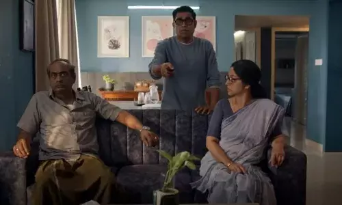 ജനപ്രീതി നേടി സുരാജിന്റെ രസികൻ കഥാപാത്രം; രണ്ടാം വാരത്തിലും ഫാസ്റ്റ് ഫില്ലിംഗ് ഷോകൾ; തീയേറ്ററുകളിൽ ചിരി മഴ തീർത്ത് എക്സ്ട്രാ ഡീസന്റ്