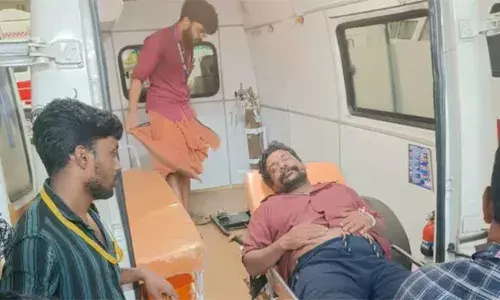 സന്നിധാനത്ത് നാലര ലിറ്റര്‍ വിദേശമദ്യവുമായി ഹോട്ടല്‍ ജോലിക്കാരന്‍ പിടിയില്‍; സന്നിധാനം സ്റ്റേഷനില്‍ വച്ച് ചോര ഛര്‍ദിച്ചു: കരള്‍ രോഗിയെന്ന് ഡോക്ടര്‍മാര്‍; പമ്പ ആശുപത്രിയിലേക്ക് മാറ്റി