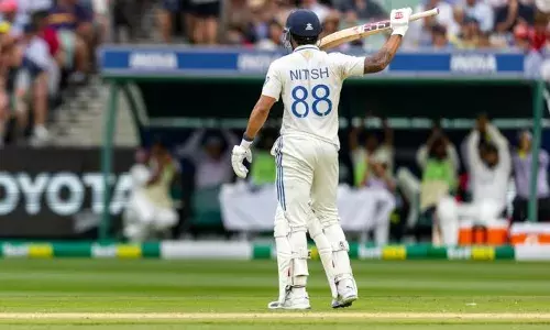 ബോക്സിങ് ഡേ ടെസ്റ്റിൽ ഇന്ത്യയെ കരകയറ്റി നിതീഷ് കുമാർ റെഡ്ഡി; കന്നി സെഞ്ചുറിയോടെ പരമ്പരയിലെ ഇന്ത്യയുടെ ടോപ് സ്‌കോറർ; ഓസ്ട്രേലിയൻ മണ്ണിൽ സെഞ്ചുറി നേടുന്ന പ്രായം കുറഞ്ഞ മൂന്നാമത്തെ ഇന്ത്യൻ താരം