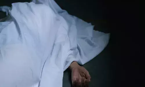 മോക്ഷം പ്രാപിക്കുമെന്ന വിശ്വാസത്താല്‍ വിഷം കഴിച്ചു; തിരുവണ്ണാമലയിലെ ഹോട്ടല്‍ മുറിയില്‍ നാലു പേര്‍ വിഷം കഴിച്ചു മരിച്ച നിലയില്‍