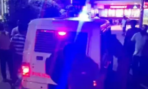 കുടുംബ തർക്കം; യുവതിയെയും ഭർത്താവിനെയും കാറിൽ പിന്തുടർന്ന് ആക്രമിച്ച് ബന്ധുക്കൾ; നാല് പേരെ കസ്റ്റഡിയിലെടുത്ത ശേഷം വിട്ടയച്ചു; സംഭവം കുന്നംകുളത്ത്