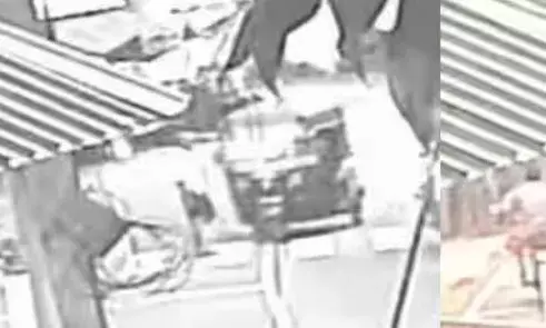 സീബ്രാ ലൈൻ മുറിച്ച് കടക്കവെ അപകടം; അമിത വേഗതയിലെത്തിയ ഓട്ടോറിക്ഷ വയോധികനെ ഇടിച്ചുതെറിപ്പിച്ചു; മുഖത്ത് പരിക്ക്; സംഭവം തിരുവനന്തപുരത്ത്