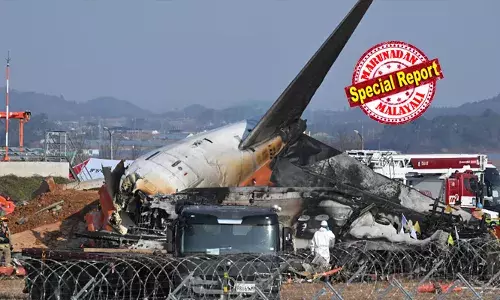 നിര്‍ഭാഗ്യകരമായ സംഭവത്തില്‍ തലതാഴ്ത്തി നില്‍ക്കുന്നു; സാധ്യമായതെന്തും ചെയ്യും; വെബ്‌സൈറ്റില്‍ ക്ഷമാപണ നോട്ടിസ് പ്രസിദ്ധീകരിച്ച് ജെജു എയര്‍ കമ്പനി; സൈന്യവുമായി സഹകരിച്ച് അടിയന്തര രക്ഷാപ്രവര്‍ത്തനം; ദക്ഷിണ കൊറിയയില്‍ വിമാനം അപകടത്തില്‍പെട്ട സംഭവത്തില്‍ മാപ്പ് പറഞ്ഞു വിമാന കമ്പനി