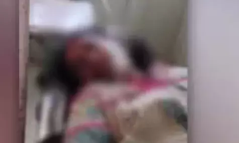 മദ്യലഹരിയിൽ മകൻ അമ്മയെ വെട്ടിപ്പരിക്കേൽപ്പിച്ചു; വീടിനുള്ളിൽ നിന്ന് നിലവിളി ശബ്ദം; നാട്ടുകാർ ഓടിക്കൂടി; പ്രതി കസ്റ്റഡിയിൽ; സംഭവം കൊല്ലത്ത്