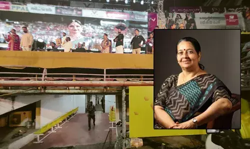 ആശുപത്രിയില്‍ പ്രവേശിപ്പിച്ച ഉമ തോമസിന്റെ സി ടി സ്‌കാനിംഗിന് വിധേയയാക്കി; ആന്തരിക രക്തസ്രാവം ഉണ്ടോയെന്ന് പരിശോധിക്കുന്നു; ആബുലന്‍സിലേക്ക് കയറ്റവേ തലയില്‍ നിന്നും മൂക്കില്‍ നിന്നും രക്തം ഒഴുകിയിരുന്നതായി ദൃക്‌സാക്ഷികള്‍; തല കോണ്‍ക്രീറ്റില്‍ ഇടിച്ചു വീണതില്‍ ആശങ്ക