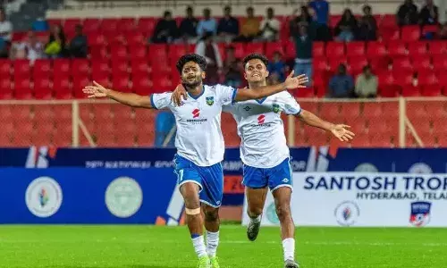 കേരളം സന്തോഷ് ട്രോഫി ഫൈനലില്‍; മണിപ്പൂരിനെ 5-1ന് തകര്‍ത്തു; ഹാട്രിക്കുമായി കേരളത്തെ ഫൈനലിലേക്ക് നയിച്ചത് മുഹമ്മദ് റോഷല്‍