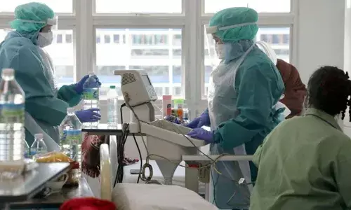 സര്‍ക്കാര്‍ സര്‍വീസിലുള്ള നഴ്സുമാര്‍ നാടുവിടുന്നു; നാലിലൊന്ന് നഴ്‌സുമാര്‍ പോലുമില്ലാതെ മെഡിക്കല്‍ കോളേജുകള്‍: 61 പേരെ പിരിച്ചു വിട്ടു