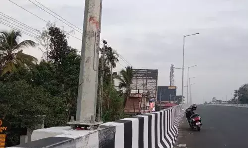 വെളിയങ്കോട് മേല്‍പ്പാലത്തില്‍ ടൂറിസ്റ്റ് ബസ് അപകടത്തില്‍പ്പെട്ടു; തല തൂണിലിടിച്ച് വിദ്യാര്‍ത്ഥിനിക്ക് ദാരുണാന്ത്യം