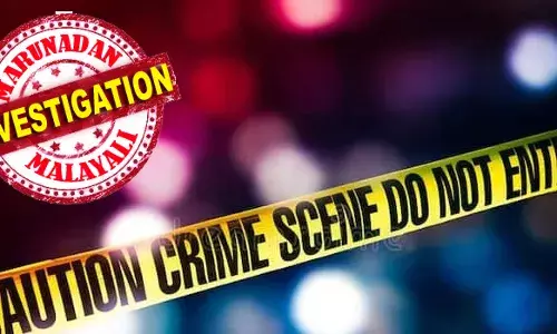 മൊബൈല്‍ ഫോണ്‍ 8,000 രൂപയ്ക്ക് വില്‍ക്കാനുണ്ടെന്ന് പറഞ്ഞ് സുഹൃത്തിനെ വിളിച്ചു വരുത്തി; ഭക്ഷണം എല്ലാ കഴിച്ച് ഇരുവരും കുറച്ച് സമയം ചിലവിട്ട് ശേഷം സുഹൃത്തിനെ ചുറ്റികകൊണ്ട് തലക്കടിച്ച് കൊലപ്പെടുത്തി; കൊലയ്ക്ക് കാരണം കാമുകിയുടെ ചിത്രങ്ങളും വീഡിയോകളും രഹസ്യമായി കോപ്പി ചെയ്തതിന്