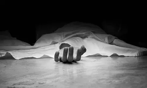 ടി​പ്പ​റി​നും കാ​റി​നു​മി​ട​യി​ൽ​പ്പെ​ട്ട് ഗൃഹനാഥന് ദാരുണാന്ത്യം; അപകടം പ്ര​ഭാ​ത സ​വാ​രി​ക്കിറങ്ങിയപ്പോൾ; സംഭവം കൊല്ലത്ത്