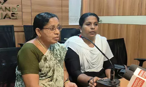 ടി.പി വധ കേസിലെ മറ്റു പ്രതികള്‍ക്ക് നേരത്തെ പരോള്‍ ലഭിച്ചിട്ടുണ്ട്; സുനിയും പരോളിന് അര്‍ഹന്‍; നിയമപരമായാണ് പരോള്‍ ലഭിച്ചതെന്നും   വിവാദമാക്കരുതെന്നും അമ്മയും സഹോദരിയും