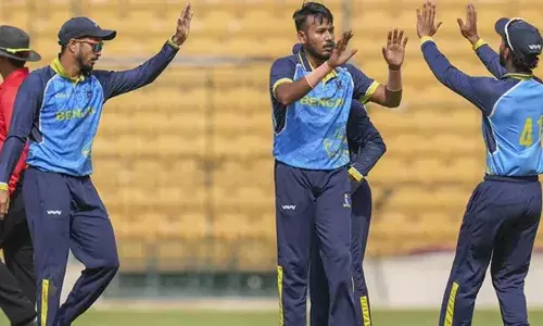 ബംഗാളിനോട് 24 റണ്‍സിന്റെ തോല്‍വി; വിജയ് ഹസാരെ ട്രോഫിയില്‍ സീസണിലെ നാലാം മത്സരത്തിലും ജയം നേടാതെ കേരളം; ഇത്തവണ നിരാശപ്പെടുത്തി ബാറ്റര്‍മാര്‍