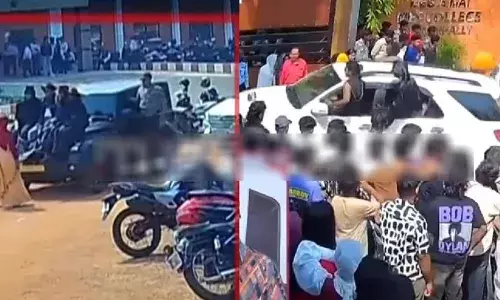 വാഹനങ്ങളുടെ മുകളില്‍ അതിരുവിട്ട ക്രിസ്മസ് ആഘോഷം; മാറാമ്പള്ളി എം.ഇ.എസ്. കോളേജിലെ വിദ്യാര്‍ത്ഥികള്‍ക്കെതിരെ നടപടി; മൂന്ന് പേരുടെ ലൈസന്‍സ് സസ്‌പെന്‍ഡ് ചെയ്യും; 22 പേര്‍ക്കെതിരെ നടപടിയെടുക്കും; പുതുവര്‍ഷത്തിലും പിടിവീഴുമെന്ന് എംവിഡി