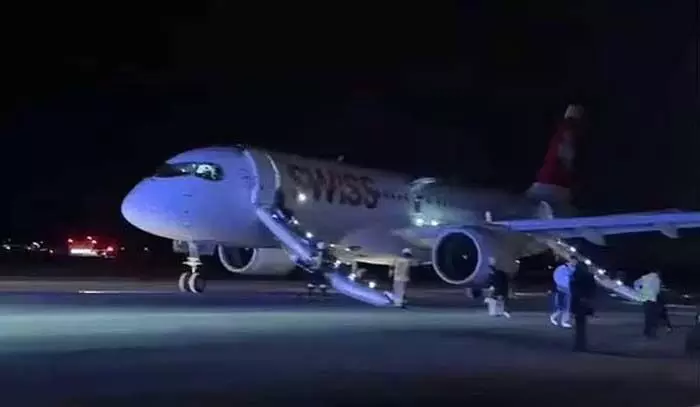 എന്‍ജിന്‍ തകരാറ് മൂലം വിമാനത്തില്‍ പുക നിറഞ്ഞു; ക്യാബിന്‍ ക്രൂ മരിച്ച സംഭവത്തില്‍ അന്വേഷണം തുടങ്ങി