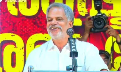 സമരം ചെയ്യാന്‍ തെരുവെങ്കിലും വിട്ട് തരൂ; മലയില്‍ പോയി ആരെങ്കിലും പ്രകടനം നടത്തുമോ ? കോടീശ്വരന്മാര്‍ പാര്‍ലമെന്റ് കയ്യടക്കിയതോടെ അങ്ങോട്ട് പോകാന്‍ വയ്യാതെയായി; വഞ്ചിയൂരില്‍ റോഡില്‍ സ്‌റ്റേജ് കെട്ടിയതിനെ ന്യായീകരിച്ച് വീണ്ടും എ വിജയരാഘവന്‍