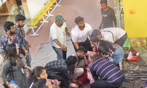 കലൂര്‍ സ്റ്റേഡിയത്തിലെ നൃത്തപരിപാടിയില്‍ സുരക്ഷ വീഴ്ച; കൊച്ചി നഗരസഭ ഹെല്‍ത്ത് ഇന്‍സ്‌പെക്ടര്‍ക്ക് സസ്‌പെന്‍ഷന്‍; അന്വേഷണത്തിന് സെക്രട്ടറിക്ക് നിര്‍ദേശം