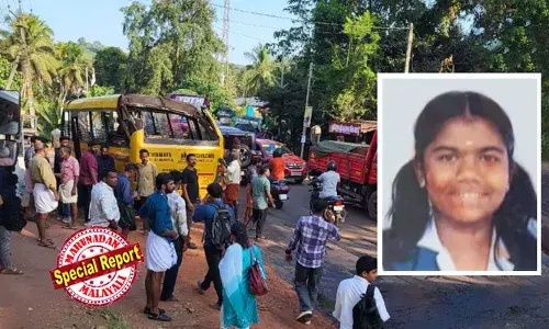 വളക്കൈയില്‍ സ്‌കൂള്‍ ബസ് നിയന്ത്രണം വിട്ട് സമീപത്തെ മതിലിലിടിച്ചു; ഒന്നിലധികം തവണ മലക്കം മറിഞ്ഞു; ബസിന്റെ മുന്‍സീറ്റില്‍ ഇരുന്ന നേദ്യ പുറത്തേക്ക് തെറിച്ചുവീണു; ബസിനടിയില്‍ പെട്ട് കിടക്കുന്നത് അവസാനമാണ് കണ്ടതെന്ന് നാട്ടുകാര്‍; അപകടസമയത്ത് ഡ്രൈവര്‍ മൊബൈല്‍ ഉപയോഗിച്ചു? തെളിവായി വാട്സാപ്പ് സ്റ്റാറ്റസ്; നിഷേധിച്ച് ഡ്രൈവര്‍ നിസാം