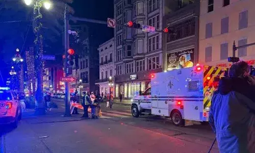 യാതൊരു കൂസലുമില്ലാതെ അയാള്‍ ജനക്കൂട്ടത്തിനിടയിലേക്ക് ട്രക്ക് ഓടിച്ചുകയറ്റി; പിന്നാലെ വെടിയുതിര്‍ത്തു; ഒരു ശരീരം എന്റെ നേര്‍ക്ക് പാഞ്ഞുവരുന്നതാണ് കണ്ടത്; നടുക്കം മാറാതെ ദൃക്‌സാക്ഷിയായ യുവതി; ന്യൂ ഓര്‍ലിയന്‍സിലേത് ഭീകരാക്രമണം? കേസ് എഫ്ബിഐ ഏറ്റെടുക്കും