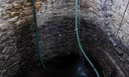 ഭാര്യയുമായി വഴക്ക്; കിണറ്റിലേക്ക് ബൈക്ക് ഓടിച്ചിറക്കി യുവാവ്; വിഷവാതകം ശ്വസിച്ച് രക്ഷിക്കാനിറങ്ങിയവർ ഉൾപ്പെടെ അഞ്ച് പേർക്ക് ദാരുണാന്ത്യം; ഞെട്ടിപ്പിക്കുന്ന സംഭവം റാഞ്ചിയിൽ