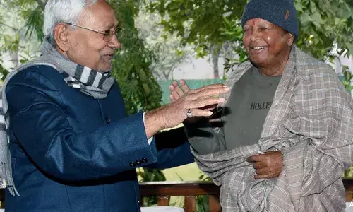 നിതീഷ് കുമാറിനായി ഇന്ത്യ മുന്നണിയുടെ വാതിലുകള്‍ തുറന്നിട്ടിരിക്കുന്നു; അദ്ദേഹവും വാതിലിന്റെ പൂട്ട് തുറന്നാല്‍ മതി: പഴയ സഹപ്രവര്‍ത്തകന് ക്ഷണവുമായി ലാലു പ്രസാദ് യാദവിന്റെ രാഷ്ട്രീയ നീക്കം; കൗശലത്തോടെ നിതീഷിന്റെ മറുപടി; സാധ്യതയില്ലെന്ന സൂചന നല്‍കി തേജസ്വി യാദവ്