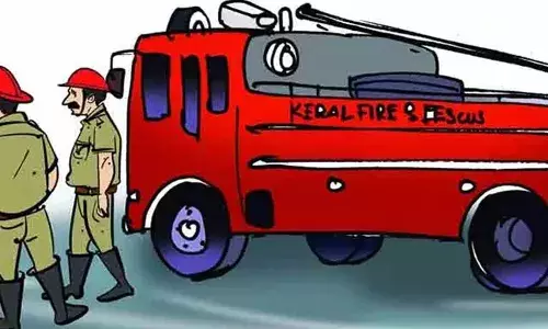 ബഹുനിലകെട്ടിടങ്ങളിലെ തീയണയ്ക്കാന്‍ ആകാശ ഗോവണി; 360 ഡിഗ്രിയില്‍ കറങ്ങുന്ന ഗോവണിയില്‍ അഞ്ചുപേര്‍ക്കു വരെ ഇരിക്കാം: അഗ്‌നിരക്ഷാസേനയ്ക്ക് മുതല്‍ക്കൂട്ടായി ഏരിയല്‍ ലാഡര്‍ പ്ലാറ്റ്ഫോം വാഹനം മാര്‍ച്ചോടെ തിരുവനന്തപുരത്തെത്തും