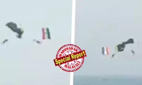 കടലിൽ ആവേശമായി നാവിക സേനയുടെ റിഹേഴ്സല്‍; ആകാശത്ത് ദേശീയ പതാകയുമായി പാരച്യൂട്ടിൽ പറന്ന് ഉദ്യോഗസ്ഥർ; തീരത്ത് കണ്ടുനിന്നവർ കൈയ്യടിച്ചു; പറന്നിറങ്ങവെ പാരച്യൂട്ടുകൾ തമ്മിൽ കുരുങ്ങിയപ്പോൾ സംഭവിച്ചത്;ആശങ്ക; തലയിൽ കൈവച്ച് ആൾക്കൂട്ടം; പേടിപ്പെടുത്തുന്ന ദൃശ്യങ്ങൾ പുറത്ത്; രാമകൃഷ്ണ ബീച്ചിൽ നടന്നത്!