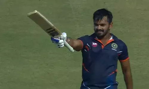 സീസണിലെ ആദ്യ അവസരത്തില്‍ മിന്നും സെഞ്ചുറിയുമായി കൃഷ്ണപ്രസാദ്;   അര്‍ധസെഞ്ചറി സെഞ്ചുറിയുമായി രോഹന്‍ കുന്നുമ്മല്‍;  കേരളത്തിന്റെ റണ്‍മലയ്ക്ക് മുന്നില്‍ തകര്‍ന്നടിഞ്ഞ് ത്രിപുര;  വിജയ് ഹസാരെ ട്രോഫിയില്‍ ആദ്യ ജയം