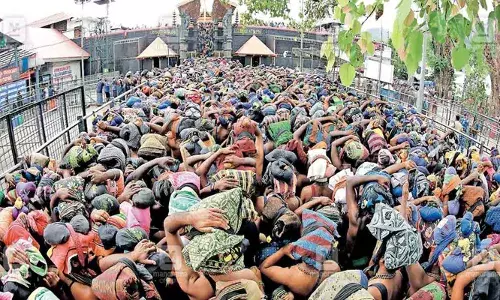 ഭക്തരുടെ എണ്ണത്തില്‍ റെക്കോഡ് വര്‍ധന; ശബരിമലയില്‍ ഇക്കൊല്ലം 82 കോടി രൂപയുടെ അധികവരവ്; അധികമായി എത്തിയത് നാലു ലക്ഷം ഭക്തര്‍