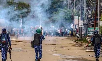 മണിപ്പൂർ വീണ്ടും അശാന്തം; എസ്​പി ഓഫിസിന് നേരെ വ്യാപക ആക്രമണം; എസ്​പി ഉൾപ്പെടെ പോലീസുകാർക്ക്​​ പരിക്ക്; പ്രദേശത്ത് സുരക്ഷാ സേനയെ വിന്യസിച്ചു; പിന്നിൽ കുക്കികളെന്ന് സംശയം