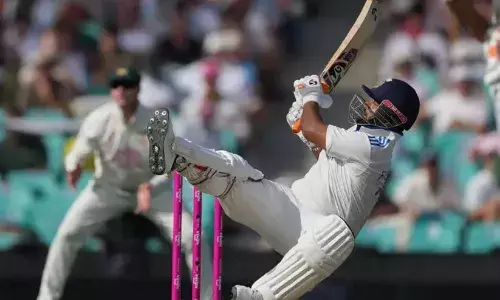 ബോളണ്ടിന്റെ പന്തില്‍ സ്ലിപ്പില്‍ ക്യാച്ച് നല്‍കി മടക്കം; ഔട്ടാകുന്ന രീതിയില്‍ യാതൊരു മാറ്റവുമില്ലാലെ കോലി; ട്വന്റി20 ശൈലിയില്‍ ബാറ്റുവീശി പന്തിന് സ്തുതി; സിഡ്‌നി ടെസ്റ്റില്‍ രണ്ടാം ഇന്നിംഗ്‌സിലും ഇന്ത്യക്ക് ബാറ്റിംഗ് തകര്‍ച്ച