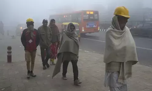 അതിശൈത്യത്തില്‍ വലഞ്ഞ് ഉത്തരേന്ത്യ; കാഴ്ച പരിധി പൂജ്യത്തില്‍ എത്തിയതോടെ ഡല്‍ഹിയില്‍ യെല്ലോ അലേര്‍ട്ട്; ശനിയാഴ്ച റദ്ദാക്കിയത് 30 വിമാന സര്‍വീസുകള്‍; 150 വിമാനങ്ങള്‍ വൈകി: ഉത്തരാഖണ്ഡിലും, ഹിമാചല്‍ പ്രദേശിലും ജമ്മുവിലും താപനില മൈനസ് ആറ് വരെ