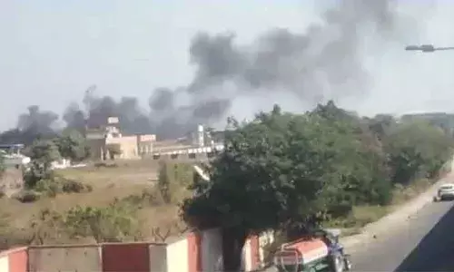 കോസ്റ്റ് ഗാര്‍ഡിന്റെ ധ്രുവ് ഹെലിക്കോപ്റ്റര്‍ ഗുജറാത്തിലെ പോര്‍ബന്ദര്‍ വിമാനത്താവളത്തില്‍ തകര്‍ന്നുവീണു; മൂന്ന് പേര്‍ മരിച്ചെന്ന് റിപ്പോര്‍ട്ട്; ദുരന്തത്തില്‍ ഇരയായവരില്‍ രണ്ട് പൈലറ്റുമാരും