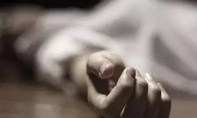 ആളൂരിലെ വാടക ഫ്ളാറ്റിൽ അമ്മയെയും മകളെയും മരിച്ച നിലയിൽ കണ്ടെത്തി; ജീവനൊടുക്കിയതെന്ന് സംശയം