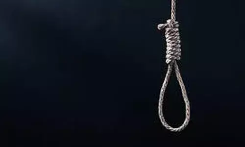 മുഖംമൂടി ധരിച്ചെത്തിയ അജ്ഞാതന്റെ ആക്രമണത്തിന് ഇരയായ സ്ത്രീ തൂങ്ങി മരിച്ചു; മരണത്തില്‍ ദുരൂഹതയില്ലെന്ന് പോലിസ്