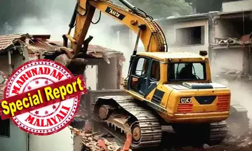 ഉടമയ്ക്കോ താമസക്കാരനോ മുന്‍കൂര്‍ നോട്ടീസ് നല്‍കാതെ സ്വകാര്യ വ്യക്തികളുടെ കെട്ടിടങ്ങള്‍ പൊളിക്കാന്‍ പാടില്ലെന്ന് മാര്‍ഗനിര്‍ദേശം നല്‍കി ചീഫ് സെക്രട്ടറി; മാര്‍ഗ നിര്‍ദേശങ്ങള്‍ ലംഘിച്ച് കെട്ടിടം പൊളിച്ചാല്‍ നഷ്ടപരിഹാരം നല്‍കേണ്ടതും പുനര്‍നിര്‍മാണത്തിനുള്ള ചെലവുകള്‍ വഹിക്കേണ്ടതും ഉദ്യോഗസ്ഥര്‍; നിര്‍ദ്ദേശം സുപ്രീംകോടതി വിധി അനുസരിച്ച്