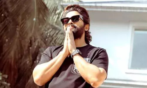 പുഷ്പ 2 അപകടം നടന്നിട്ട് ഒരു മാസം; പ്രീമിയര്‍ ഷോയ്ക്കിടെയുണ്ടായ തിക്കിലും തിരക്കിലും പെട്ട് ഗുരുതരമായി പരിക്കേറ്റ ശ്രീതേജിനെ കാണാന്‍ അല്ലു അര്‍ജുന്‍ ആശുപത്രിയില്‍ എത്തി