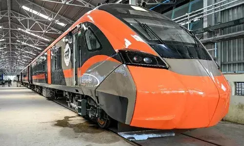 കേരളത്തിലും ഇനി 20 കോച്ചുള്ള വന്ദേഭാരത്; തിരുവനന്തപുരം - കാസര്‍ഗോഡ് വന്ദേഭാരത് 20 റേക്കുകളുമായി വെള്ളിയാഴ്ച സര്‍വീസ് ആരംഭിക്കും; 312 അധിക സീറ്റുകള്‍