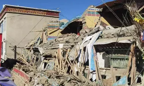നേപ്പാള്‍ - ടിബറ്റ് ഭൂചലനത്തില്‍ മരണം 95 കടന്നു; 130ലേറെ പേര്‍ക്ക് പരിക്ക്; നിരവധി കെട്ടിടങ്ങള്‍ തകര്‍ന്നു