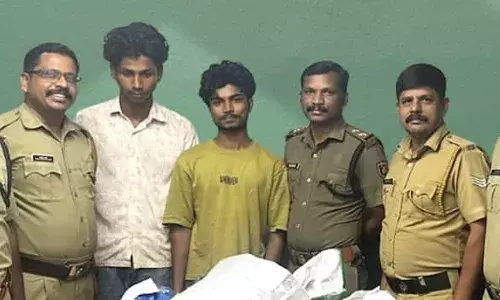 പരിശോധനയ്ക്ക് പിടിക്കപ്പെടില്ലെന്ന് കരുതി കെഎസ്ആര്‍ടിസി ബസില്‍ എത്തി; വാളയാറില്‍ എക്‌സൈസ് പൊക്കി: 7 കിലോ കഞ്ചാവുമായി മലപ്പുറം സ്വദേശികള്‍ പിടിയില്‍; കഞ്ചാവ് സൂക്ഷിച്ചത് വലിയ ബാഗുകളില്‍ പ്ലാസ്റ്റിക് ചാക്കില്‍ പൊതിഞ്ഞ്