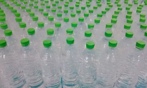 പ്ലാസ്റ്റിക് നിരോധനത്തില്‍ രാജ്യത്തിന് മാതൃകയായി കേരളം; ഹരിതകുപ്പിവെള്ളത്തിന്റെ വിപണനത്തിന് സംസ്ഥാനം സജ്ജം