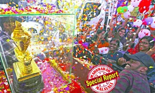 കാല്‍നൂറ്റാണ്ടിനുശേഷം തൃശൂരിന് കലാകിരീടം;  ഫോട്ടോഫിനിഷില്‍ പാലക്കാടിനെ മറികടന്നത് ഒരൊറ്റ പോയന്റിന്; കണ്ണൂര്‍ മൂന്നാം സ്ഥാനത്ത്; ബി.എസ്.ജി.ഗുരുകുലം സ്‌കൂള്‍ വിഭാഗത്തില്‍ മുന്നില്‍; സമാപന ചടങ്ങില്‍ അതിഥികളായി ടൊവിനോ തോമസും ആസിഫലിയും