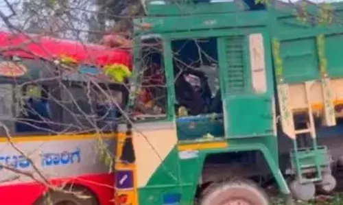 തമിഴ്നാട് റാണിപ്പെട്ടിയിൽ ബസും ലോറിയും കൂട്ടിയിടിച്ച് വൻ അപകടം; ലോറി ഡ്രൈവർ അടക്കം നാല് പേർക്ക് ദാരുണാന്ത്യം; നിരവധി പേർക്ക് പരിക്ക്