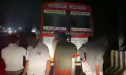 അസഹ്യമായ ദുർഗന്ധം സഹിക്കാൻ കഴിഞ്ഞില്ല; സംശയകരമായി ടാങ്കർ ലോറിയെ പിടിച്ചുനിർത്തി നാട്ടുകാർ; കണ്ട കാഴ്ച ഞെട്ടിക്കുന്നത്; കക്കൂസ് മാലിന്യവുമായി പോയ ലോറി പിടിച്ചെടുത്തു