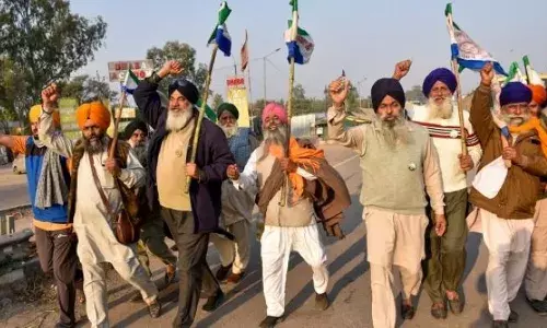 കർഷക സമരം; ശംഭു അതിർത്തിയിൽ കർഷകൻ ആത്മഹത്യ ചെയ്തു; ജീവനൊടുക്കിയത് ഒരു വർഷത്തോളമായി സമരത്തിൽ പങ്കെടുത്ത കർഷകൻ; മൂന്നാഴ്ചക്കിടെ ജീവനൊടുക്കുന്നത് രണ്ടാമത്തെ കർഷകൻ